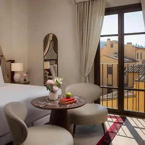 فندق إن إتش كولكشن فيرينزا بورتا روسّا, فلورنس